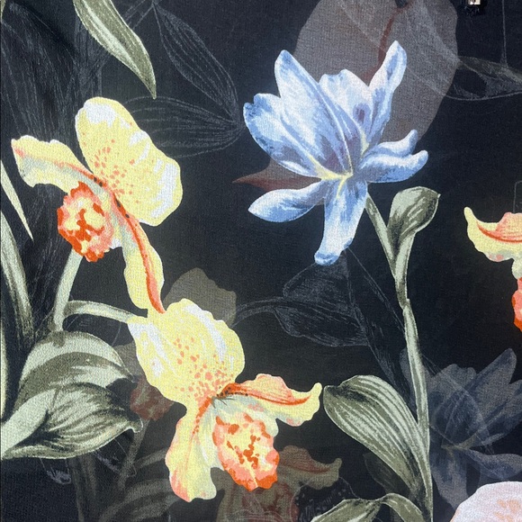 NWT White House Black Market Beautiful Black Floral Sheer Blouse M - Picture 3 of 11
